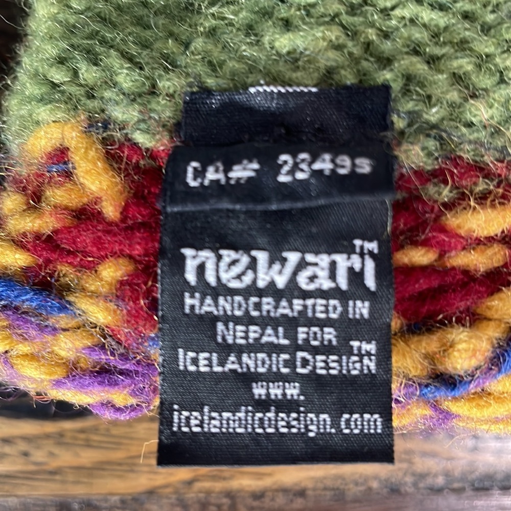 100% wool mitts made in Nepal. Handmade. - Picture 11 of 13